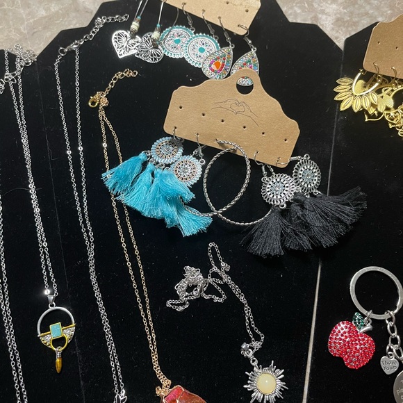 NECKLACE $14, Earring sets $12, Key Chain $7 MESSAGE BEFORE PURCHASE - Picture 5 of 6